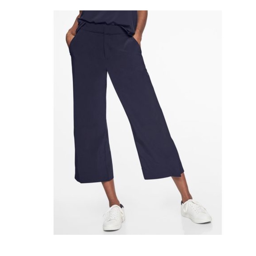 Athleta Navy Blue Tribeca Size 4 Rare Mid Rise Semi-Fitted Crop Pants
